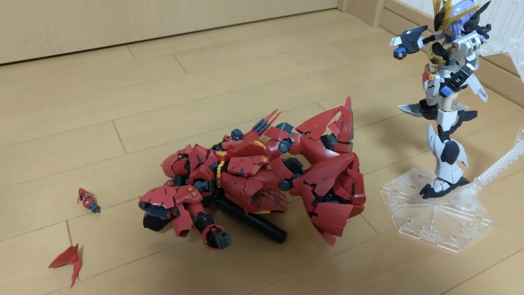 ν「キモいわっ！！」シャア「うあぁぁーーっ！？」