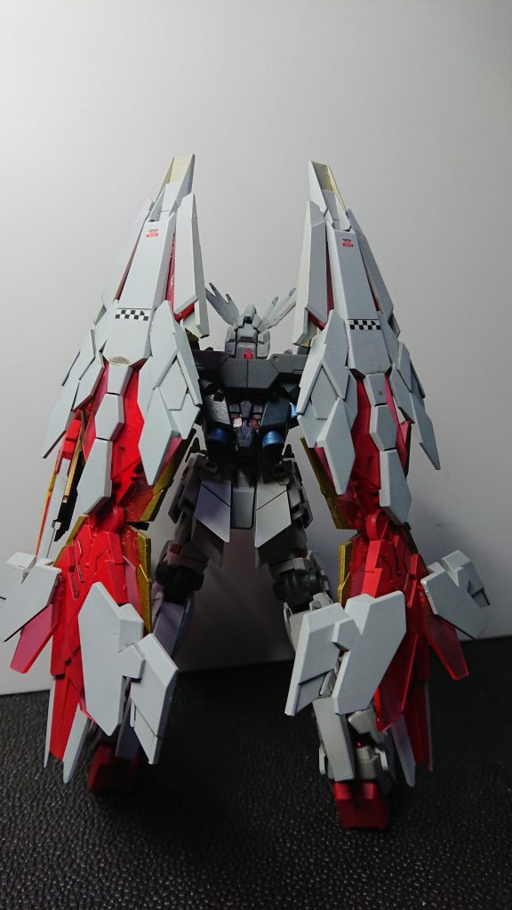 後ろ姿。良く見ると塗装はがれて前のゴールドが少し見えてる所あります。😞