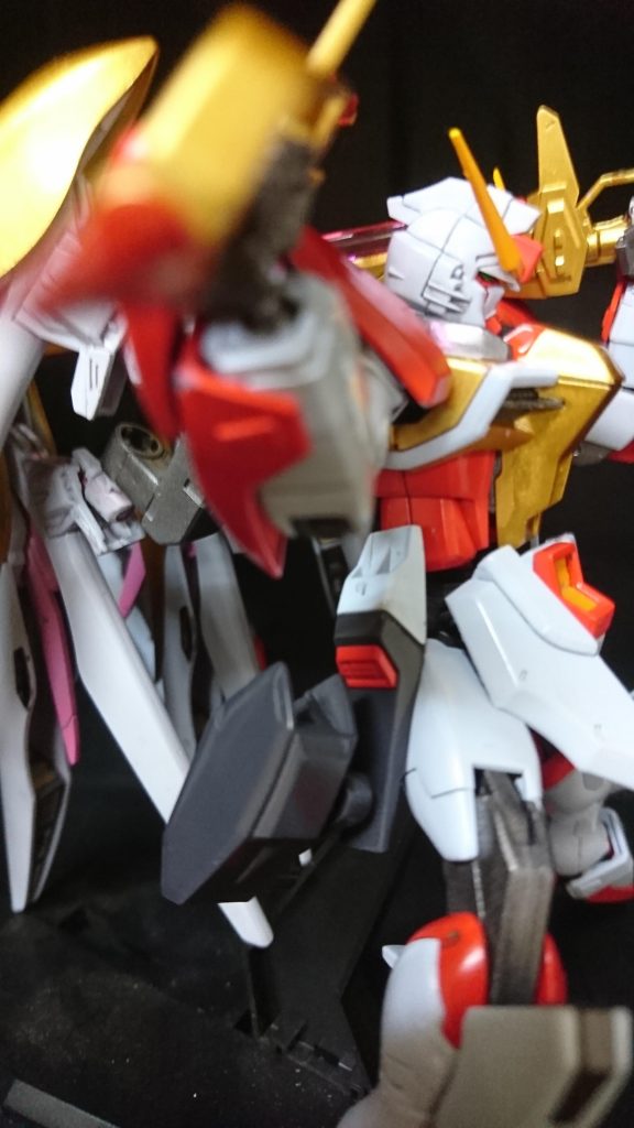 鞘の部分です。サイドアーマーに基部ごと移設しました。 