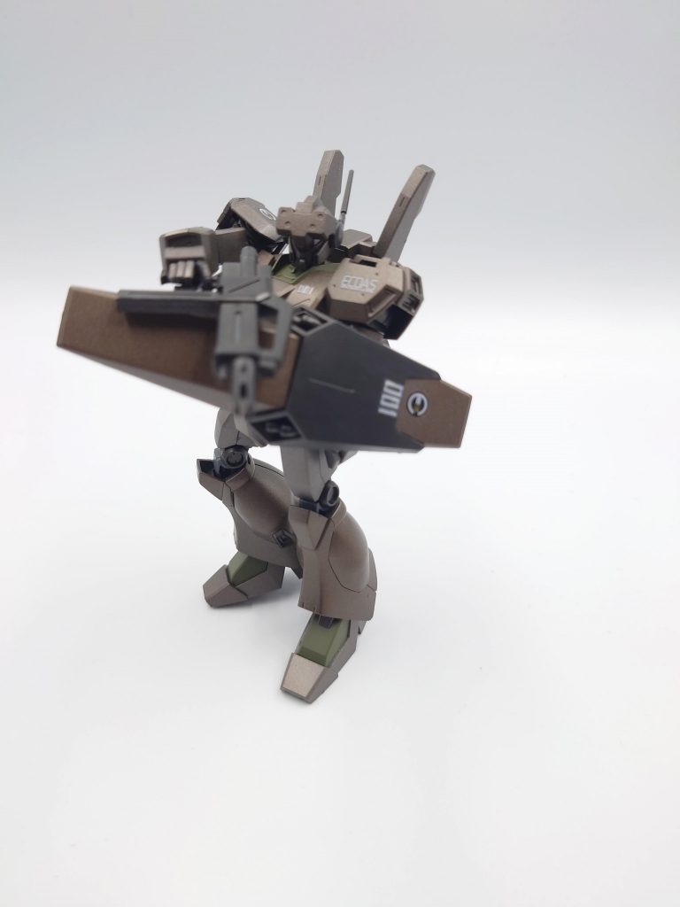 守らながらのポージング