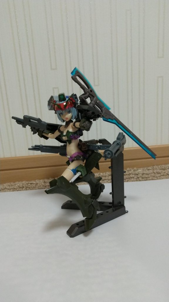 これより適当にポージングをさせてみました。「こちらコマンド!これよりMissionを開始するっ!」コマンド、突撃兵ということで取り回しのいい武器を多数装備。