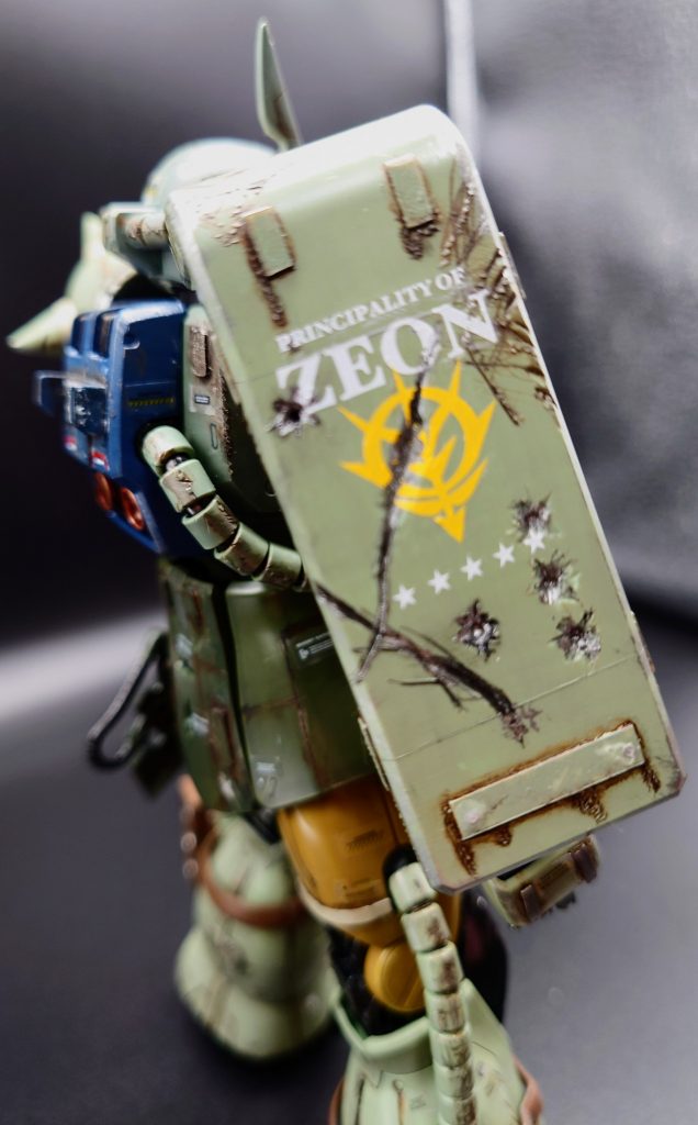 棒ヤスリでひたすらガリガリ。最終的にドライブラシをするとなんかいい感じになるという魔法。