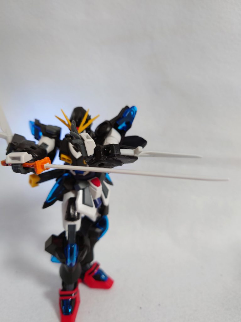 カミキバーニングガンダムのスリムなシルエットと忍者モチーフのシュピーゲルとの相性が良かったのでスタイル良く完成しました!