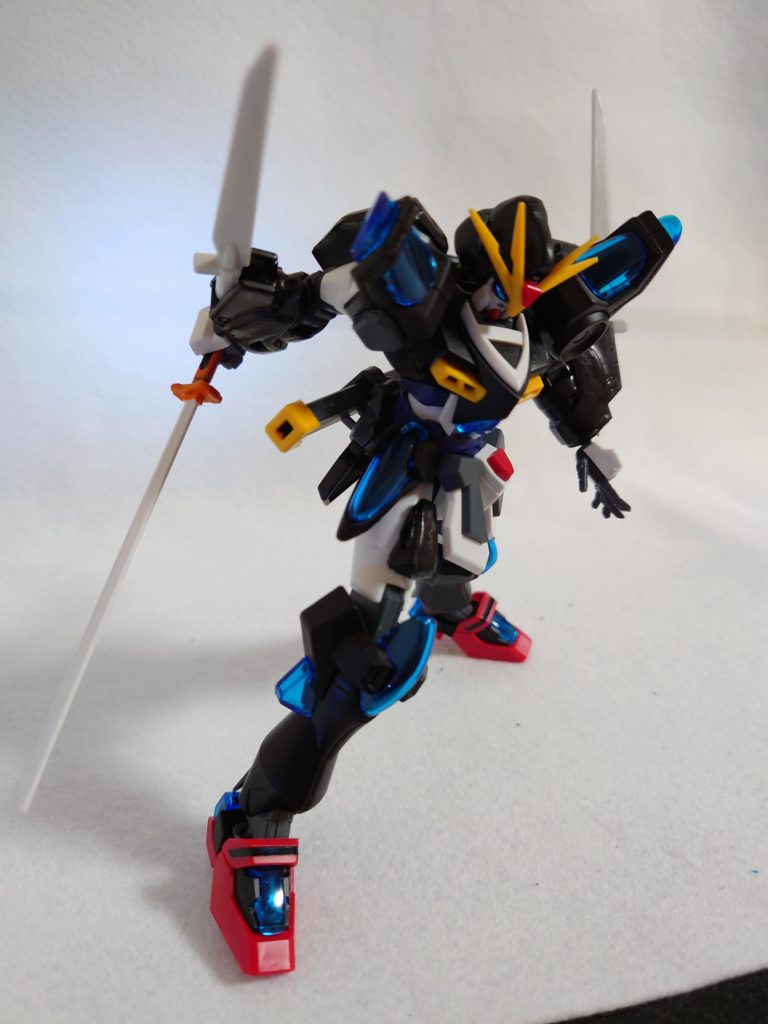 手裏剣完成前。剣やブレードは成形色のままです。銀色より白の方が本体の黒と対比がはっきりすると思ったからです。