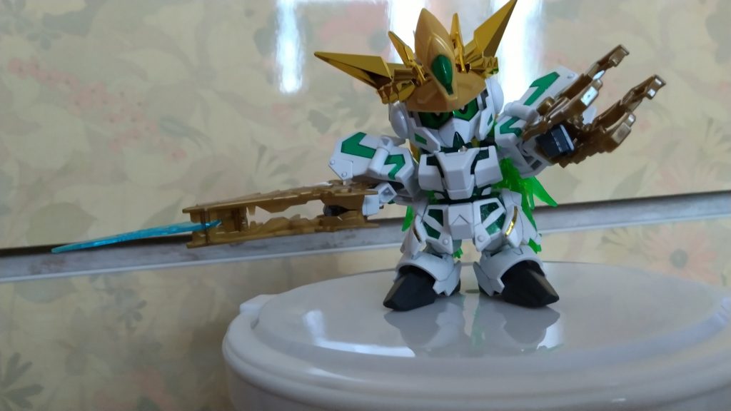 設定ではコールという召喚魔法で色んなものを召喚できるらしいので、異世界のユニコーンガンダムの装備を召喚し、身に纏った重装騎士ユニコーンガンダム！