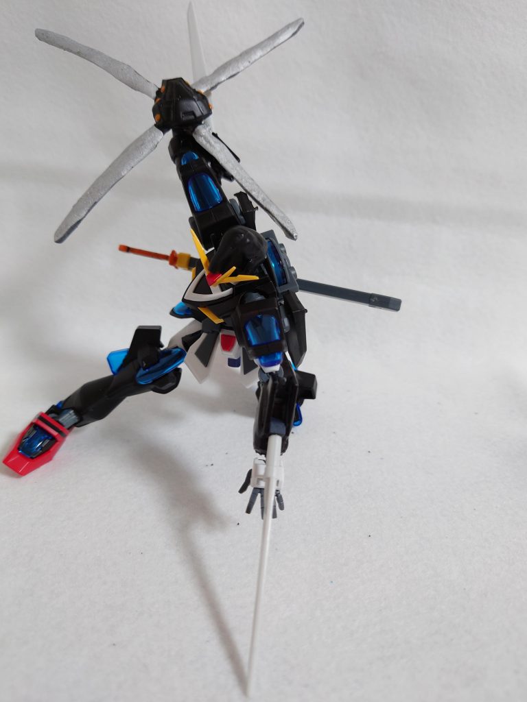 手裏剣が出来たのでポージングつけて遊んでます。持ちてが短くて、グラグラするのが課題。