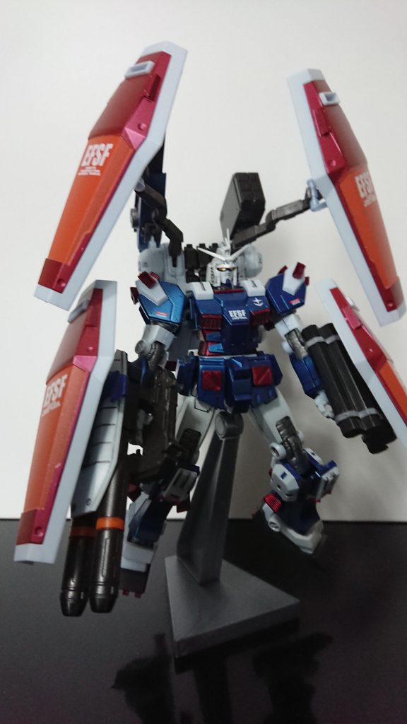 シールド4枚あるのでポージングしにくいですね。シールド外すと結構きまると思います。