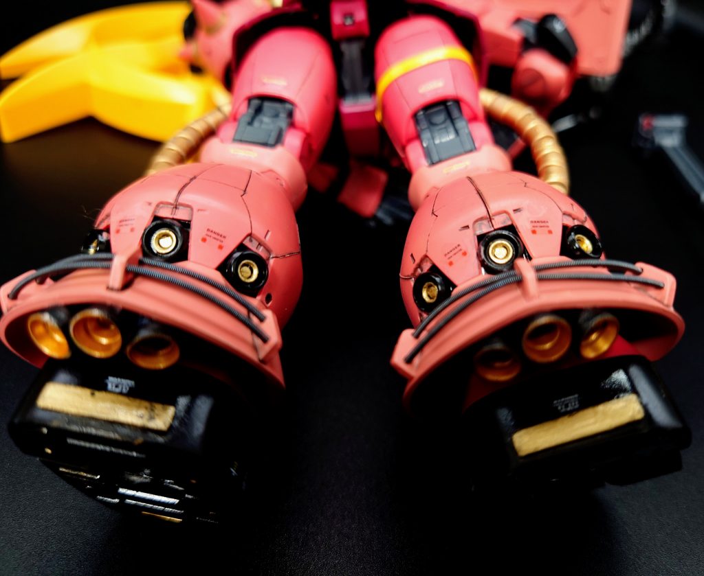 突然なぎ倒し、見ていただきたかった足元へ。バーニャ増設で通常のザクの3倍…いや、、6倍の速度で動けるようになったんじゃないでしょか?はい。