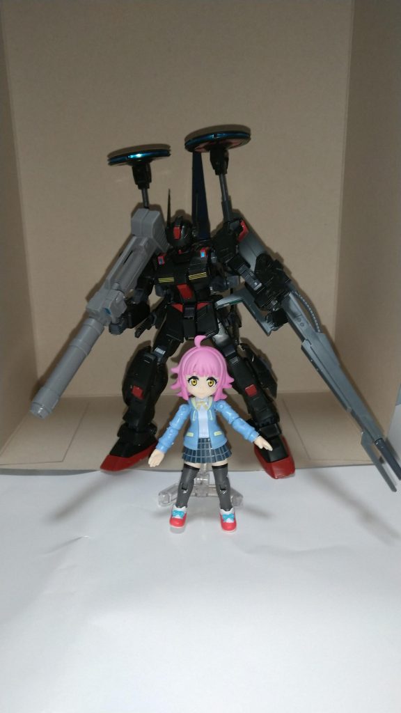 と言った簡単な設定です(￣▽￣;)この機体を見た時に思ったのが、「この機体璃奈ちゃんにピッタリじゃね？バイザーとか電子戦得意とか」って思い制作しました(*^^*)