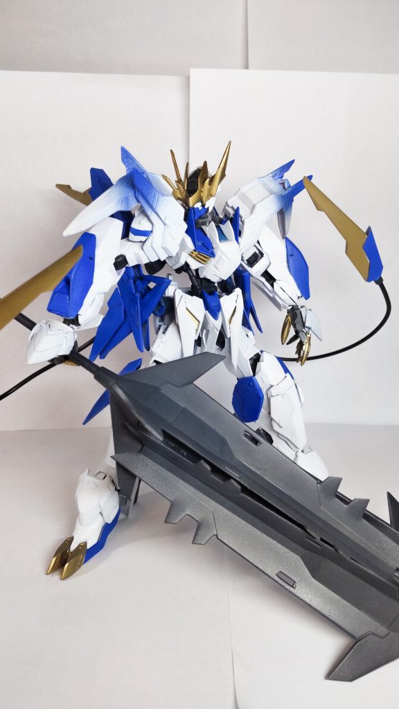 武装4 レガリアメイスこの機体の専用武器うまく当たればモビルアーマーハシュマルを1撃で戦闘不能にすることができる重量が超大型メイスの2倍ほどあるためスキができやすいという欠点があるが、テイルブレードⅢと同時に使用することである程度補える