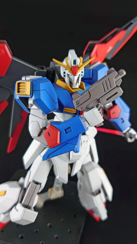 Zガンダムの武器はライフルやランチャーなどの長物なので、偽物の乙ガソダムの武器はハンドガンにしてみました。