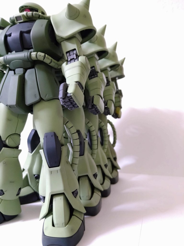 ただこうして並べたい。これこそ量産型の魅力ではないでしょうか。MGでやってるのはあまり見ないですが(笑)三連星が黒いなら、こっちは緑の四連星です。『戦いは数だよ。兄貴。。』最後までご覧頂き、ありがとうございました。