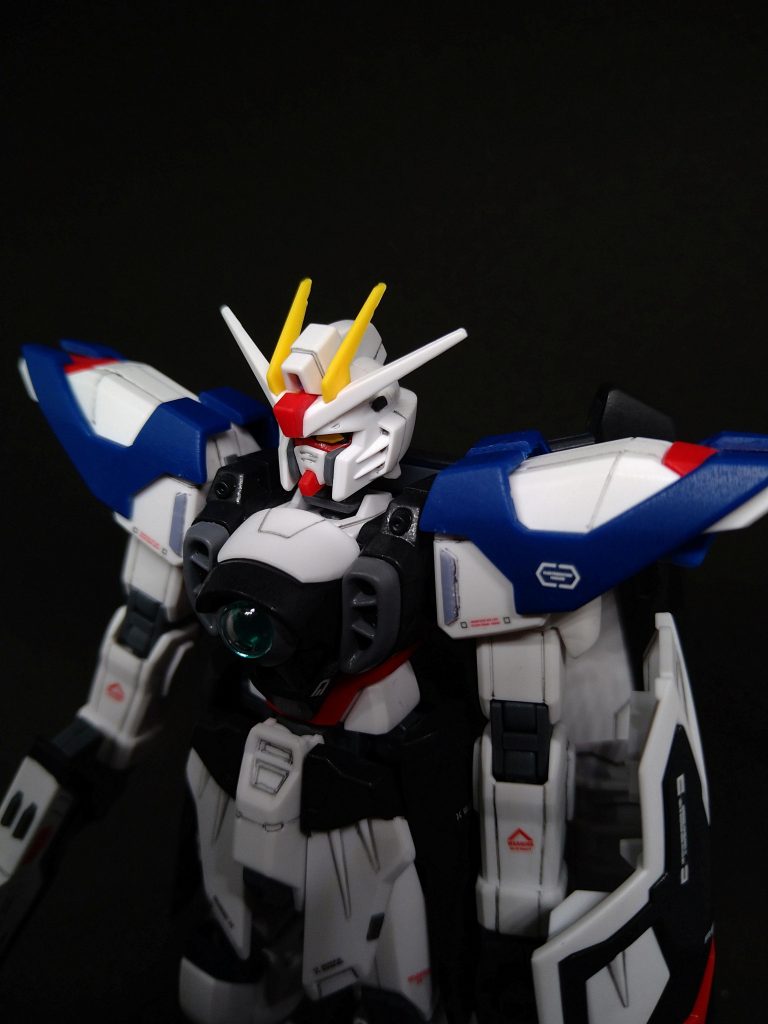 頭部バルカンや足部バーニアは