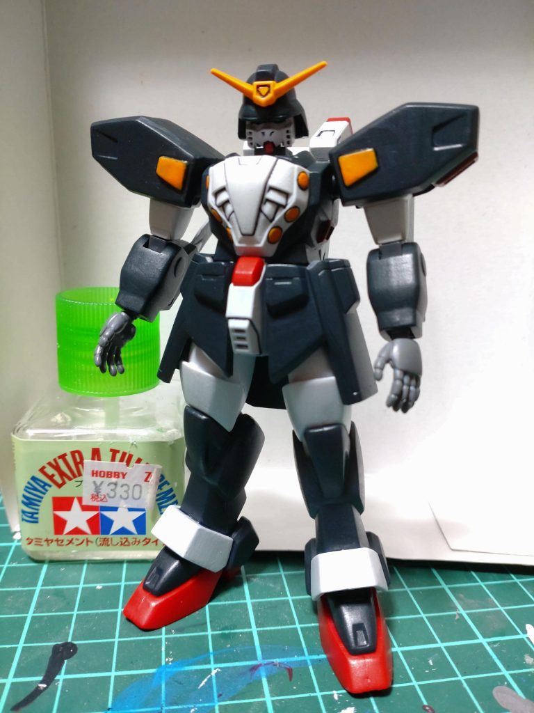 キットはなかなかの出来。改造点は顔の小型化、ヘルメットのヒサシを延長、襟足も延長、足首の関節付け根から3mmくらい延長、シュピーゲルブレードを薄く、鋭く!