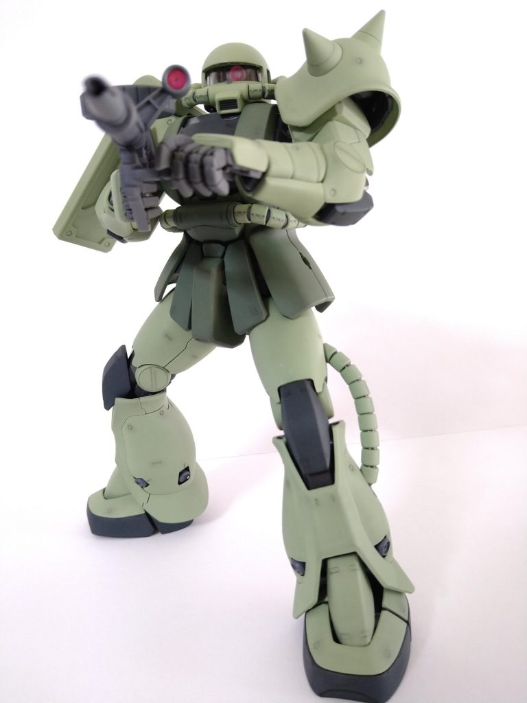 射撃シーン。ド定番なポーズです。