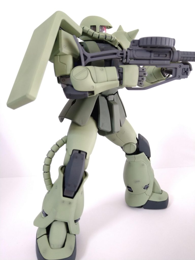 射撃シーン横から。やはりカッコいいのです。