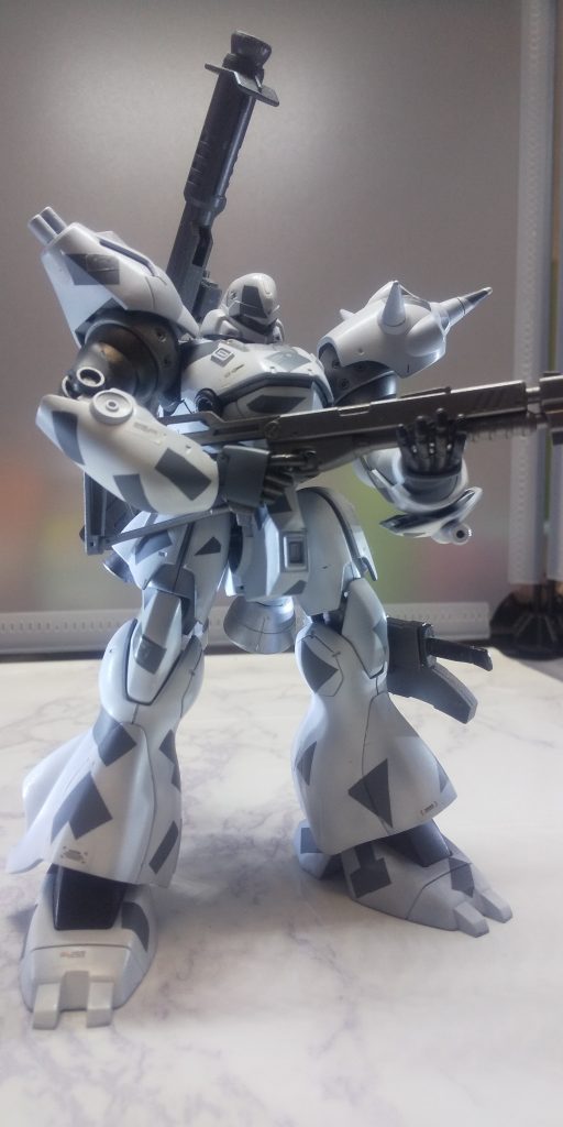 ケンプファーと言ったらやはりシャッガン。シャッガンは世界を救う。右肩の先端もやはりシャッガン。ショルダーシャッガンとしてくっつけたんだろうなあと。