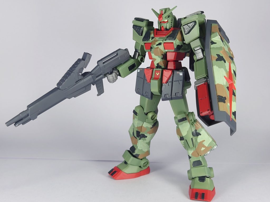 全体図迷彩塗装はいい感じに出来た気がしますがプラ板で加工した部分がちょっと荒いかも…