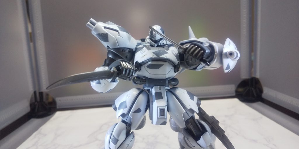 ゼー・ズールを解体(バラ)した時に行き場を失っていたと思われるヒートナイフ。巨大ロボがナイフなんてレンジの狭い武器を持つ意味なんてあるのかって思うけどやはりromanには勝てません。