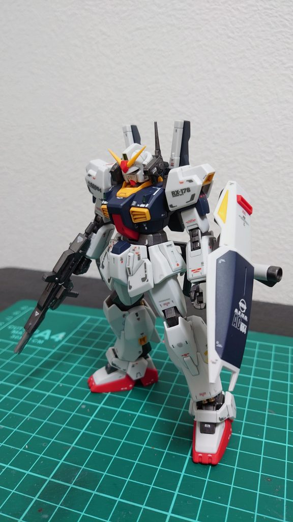 マークⅡはフレームガンメタ塗装→外装部分塗装→デカール貼り→つや消しの簡単フィニッシュです。