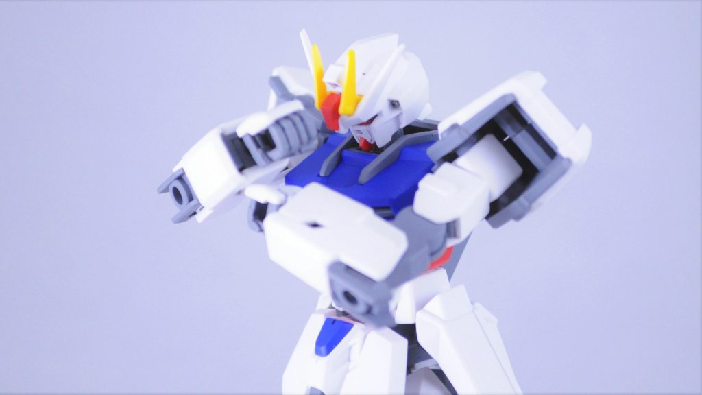 ホワイトはガイアのクリアホワイトにつや消し材を入れたもので一発です。これなら墨入れしたパーツや部分塗装した部分もほぼ色味が変わらず、塗装とつや消しが一度で済みます。(サフレスだからやすり掛けは気を使わないといけないけど)