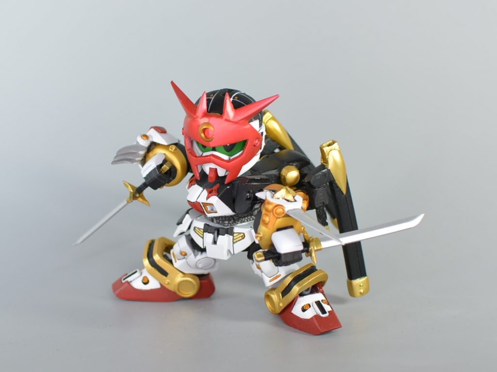 仮面も作りました。基本棒立ちディスプレイ予定なので可動はそこまでしこんでいません。軽装でもこれで目いっぱい。