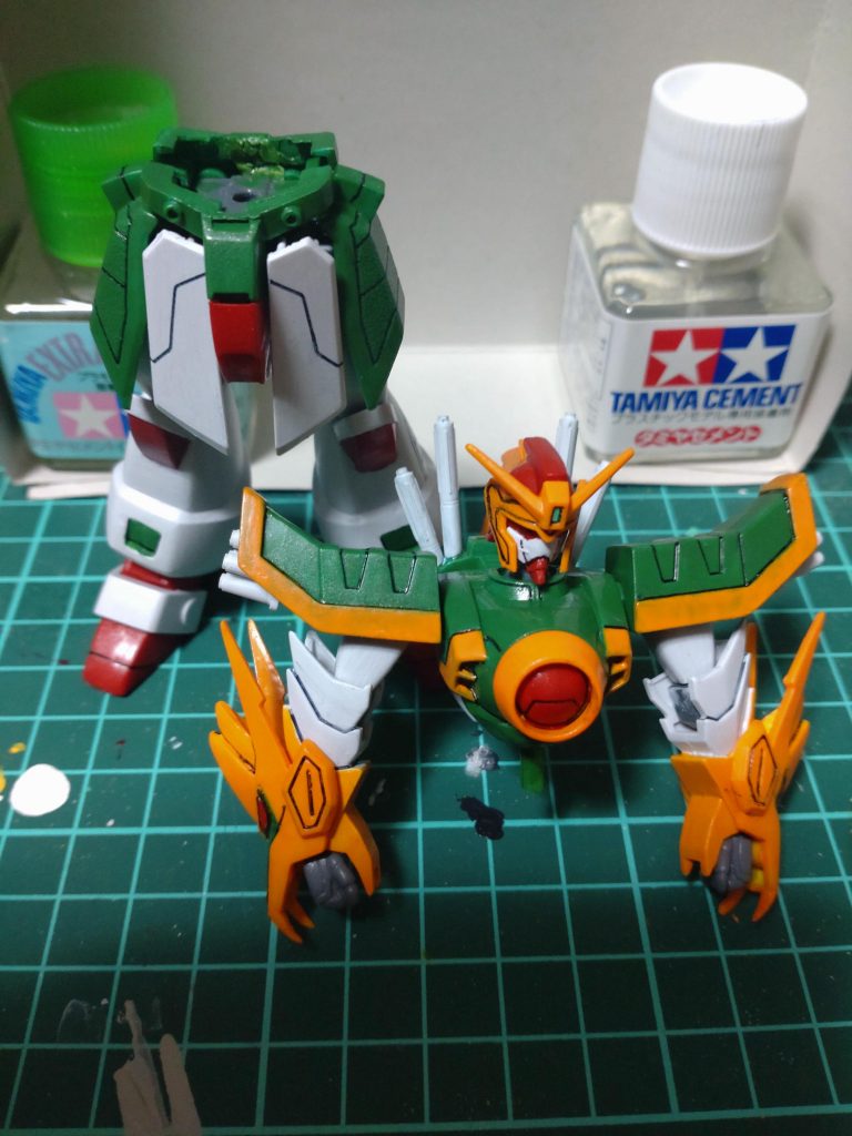 胴体を切り離してエポパテで延長しました。キットのポリパーツを生かしてるので、腰の回転が可能になりました。