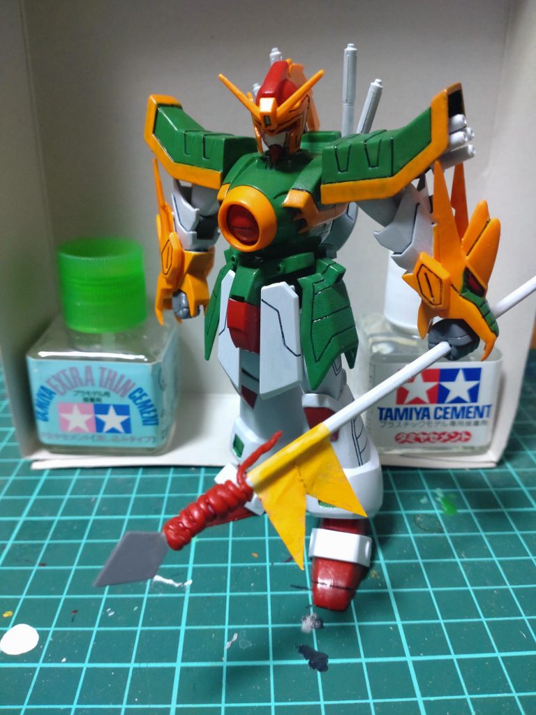 付属武器が無いのは寂しいので、プラ棒、パテ等を使ってフェイロンフラッグの槍バージョンを作りました。まぁビミョーでしたね(笑)