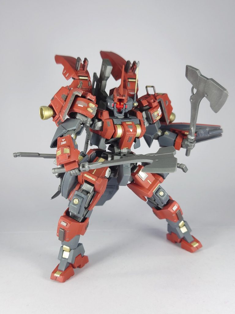 武器構えアックスはパイロットの練度次第で投擲武器としても使用出来るという脳内設定