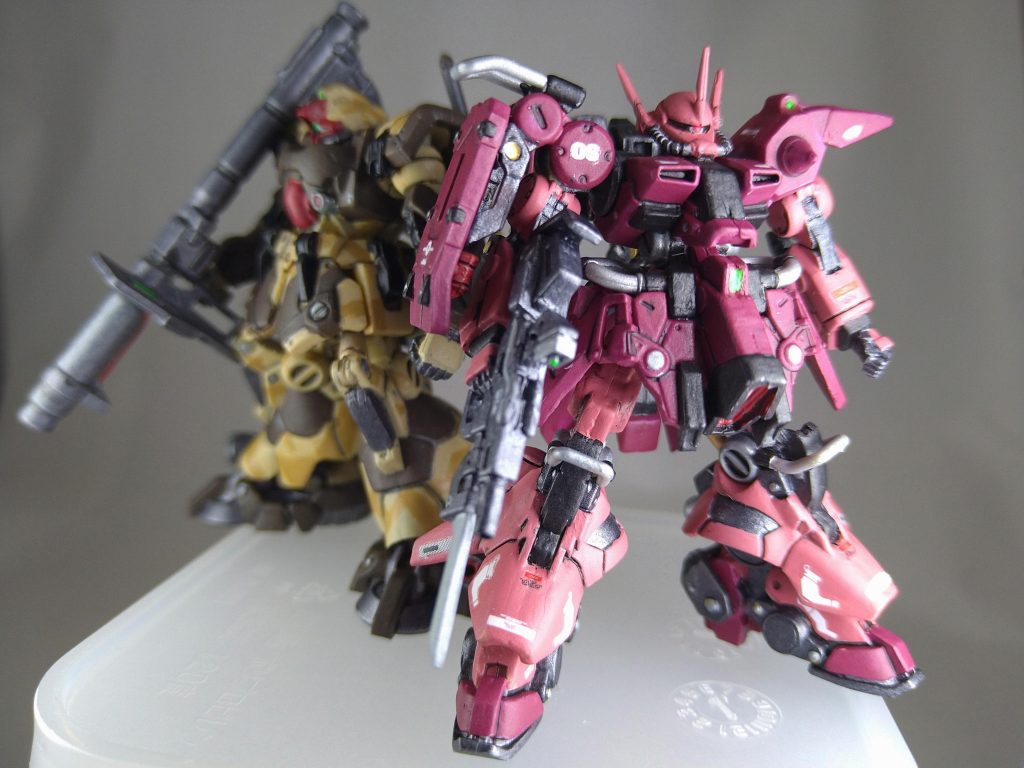 これで、アーティファクト第2段のジオン系が完成したので、次回は鬼門(?)の、ツインアイ塗装、ガンダム系に挑戦したいと考え中ですが…何せ、プレバンで箱買いしてしまったので、まだザクⅢと、ドムがあるんですよね…😅。またジオン系に…行くか…な?(笑)最後まで見て頂き、ありがとうございました。