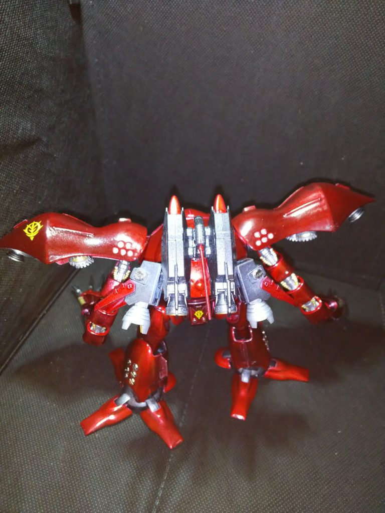 付属のバックパックをMSマリン01パーツに取り換えました。取り付け部分の穴が全然違うので、調整するのに苦労しました。