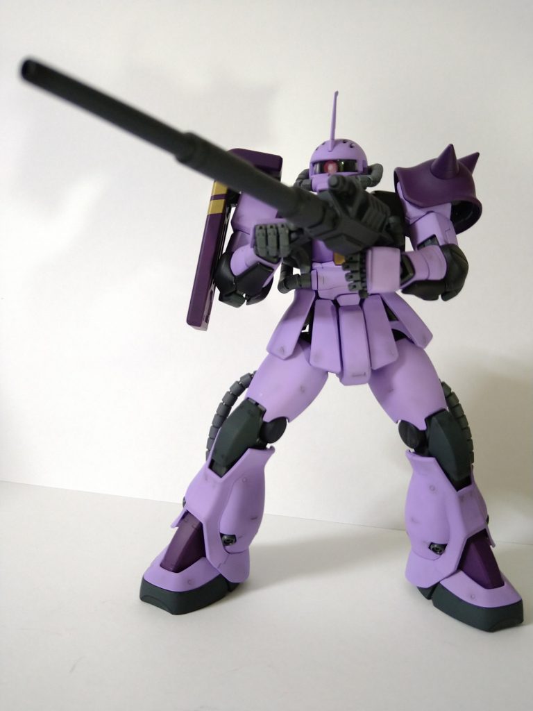 射撃シーン。せっかくなので、付属品のタンクガンを。デカい!こんなの撃って大丈夫でしょうか。