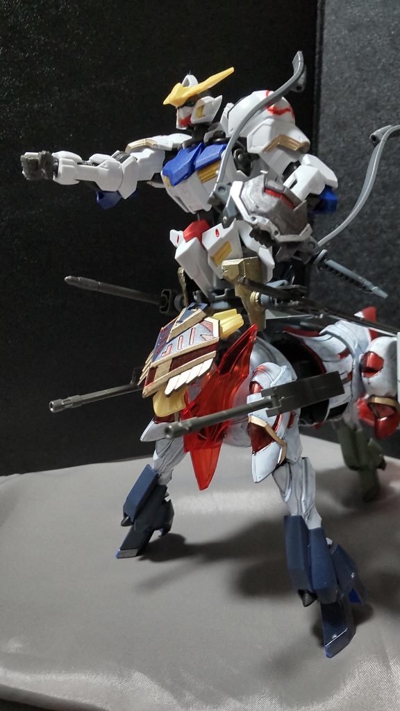 ○脚部200mm砲バルバトスルプスが使用していたのを脚部に装着したものになります。