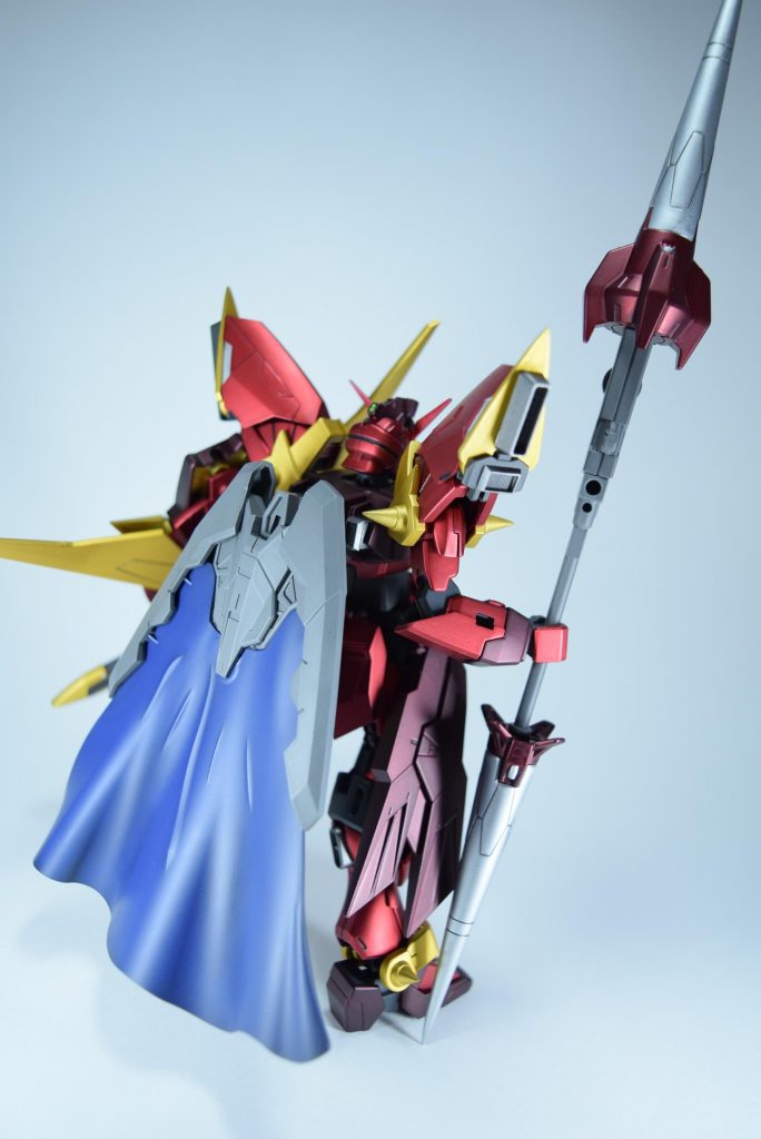 やっぱマントは要るよねってことで、トライエイジマグナムからマントを拝借。この手の機体にはすごく便利なパーツですね。