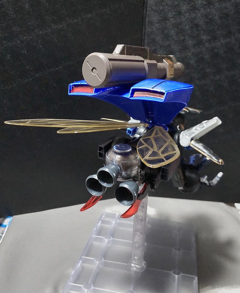 リアビュー前作のマシンライダーと同じ製法で、1/250ボールを使用しています。後ろ脚には脚先の代わりに軍馬の尻尾を付けてます。(可動します。)