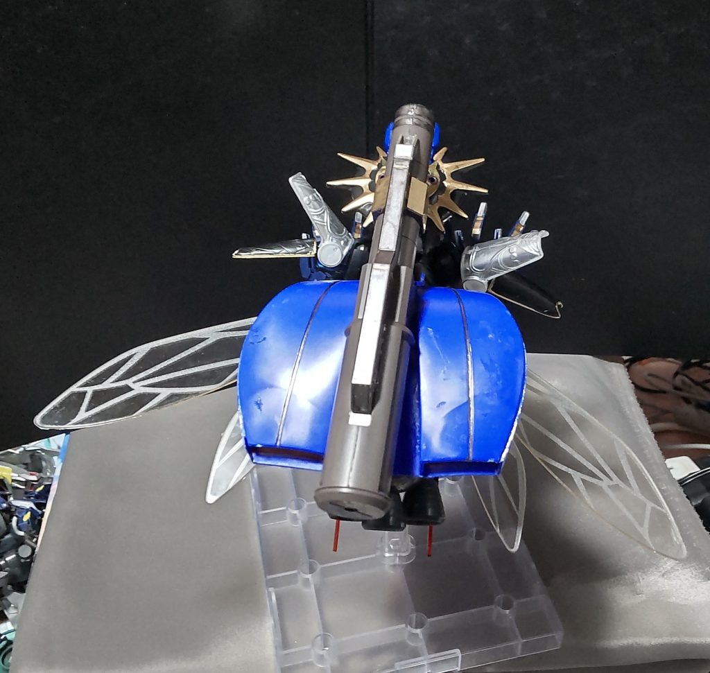 4枚の羽根は可動します。※オーラコンバーターと羽根は1/48ビランビーのを使用しています。職場近くのジョーシンで売れ残っていたのを知ってたので、定価で購入出来たのはラッキーでした。