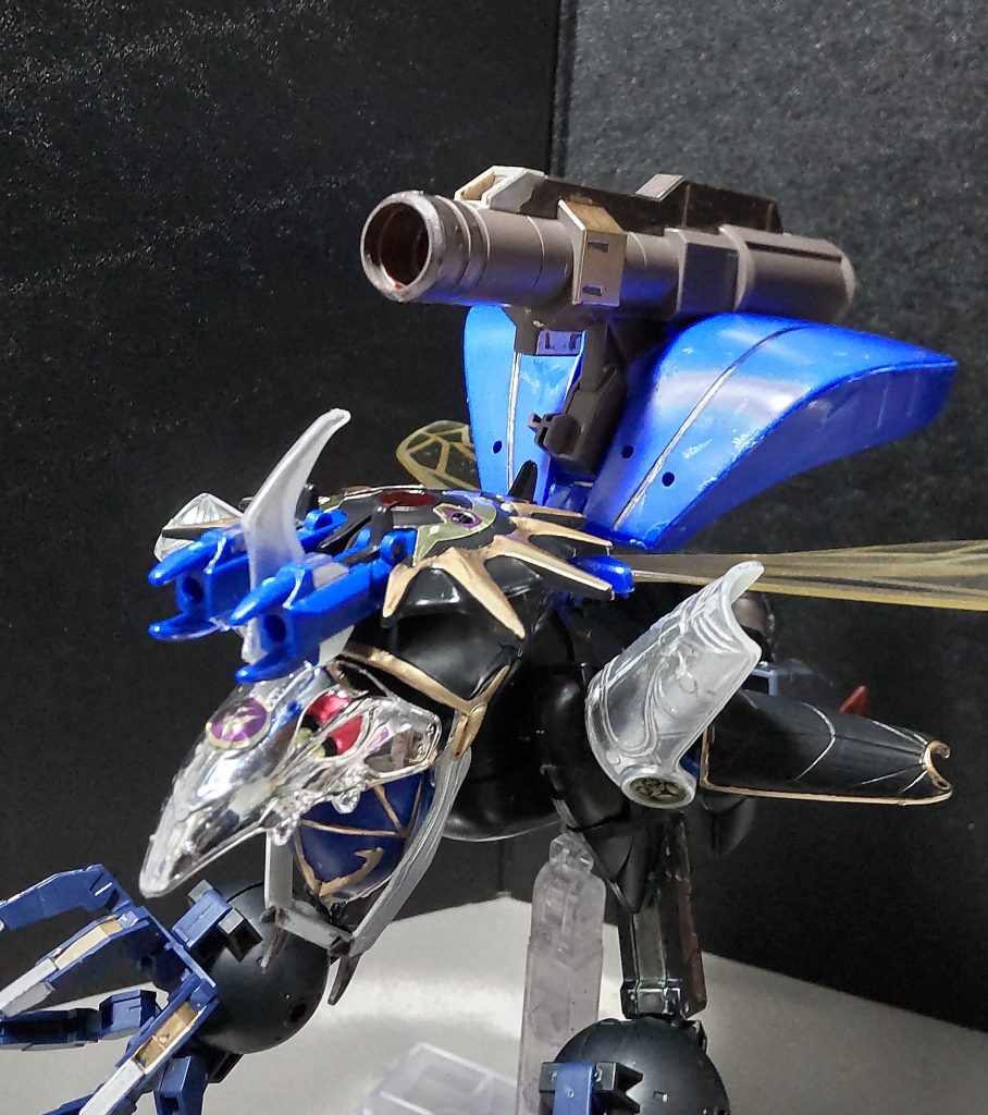 ○ハイパーダークノヴァキャノンオーラコンバーターに装着されている主砲で、広範囲の極太レーザーのような一撃を放ち、対象を消し飛ばす。砲身は多少可動しますので、角度調整も可能。※ガルバルディリベイクのキャノン砲を付けてます。