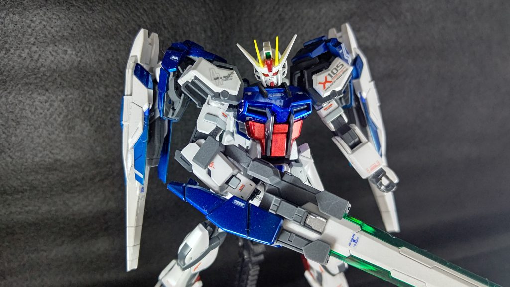 ツインドライブシステムとなっており出力、機動力はデスティニーやストライクフリーダムをはるかに上回るものとなっている