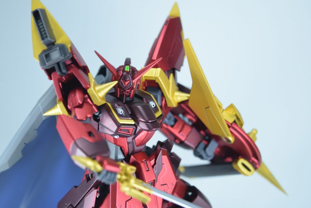 ソードは装備させるつもりはありませんでしたが、一応盾裏につけてみました。構えさせると、槍よりもしっくりくる感じがします。