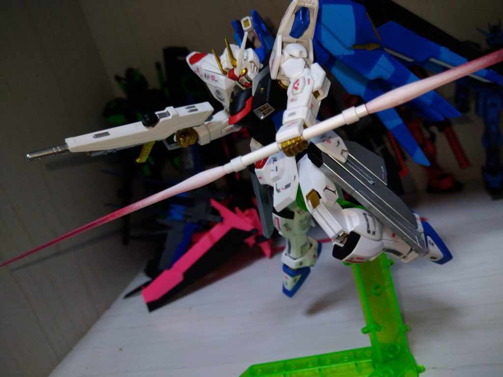 今回はサーベルにも手を加えました！白い部分はもう少し少なくてもよかったですねw