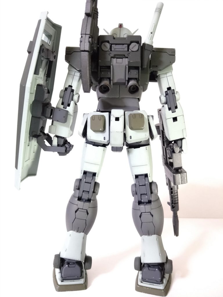 後。ガンダムは可動域が極端に良いので、内部フレームも泣く泣く全部塗装、スミ入れも行いました。ガンダムはもう当分結構です(笑)