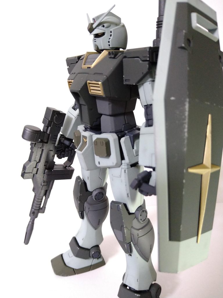 使用した色は、ライトブルー、グレイグリーン、グレイバイオレットのドイツ空軍色。加えて少し明るいオリーブドラブを目立つ場所に使い、緑感をアップさせました。そうしないとグレーが強くなりG3カラーみたいになりそうだったので。。