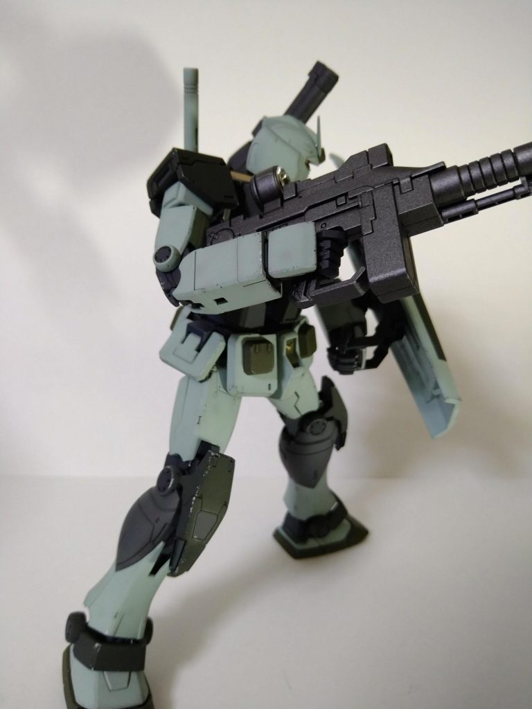 ボディのライトブルーは、ややもするとジムに見えてしまう重大な危険もありましたが、思ったより自然に回避出来たと思います。あとチッピングは控え目にしてます。