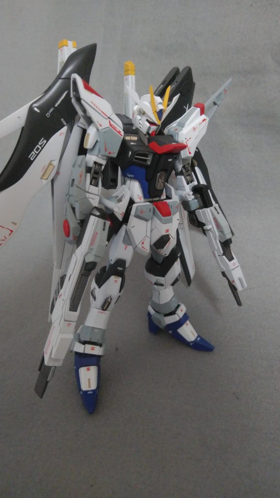 ライフルは、銃身が長いものと短いものを製作 プラ板やジャンクパーツを使用して形状を変えています