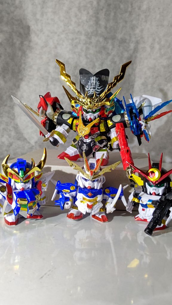 烈光、烈破、烈空でこづかい尽きて買えなかった高嶺の花。持ってた友だちを羨ましく思っておりました。ならその友だちと一緒に遊べばよかったじゃん?  彼、転校しちゃったんだよね……。なので当時この4体が揃うことはなかったんだ……。