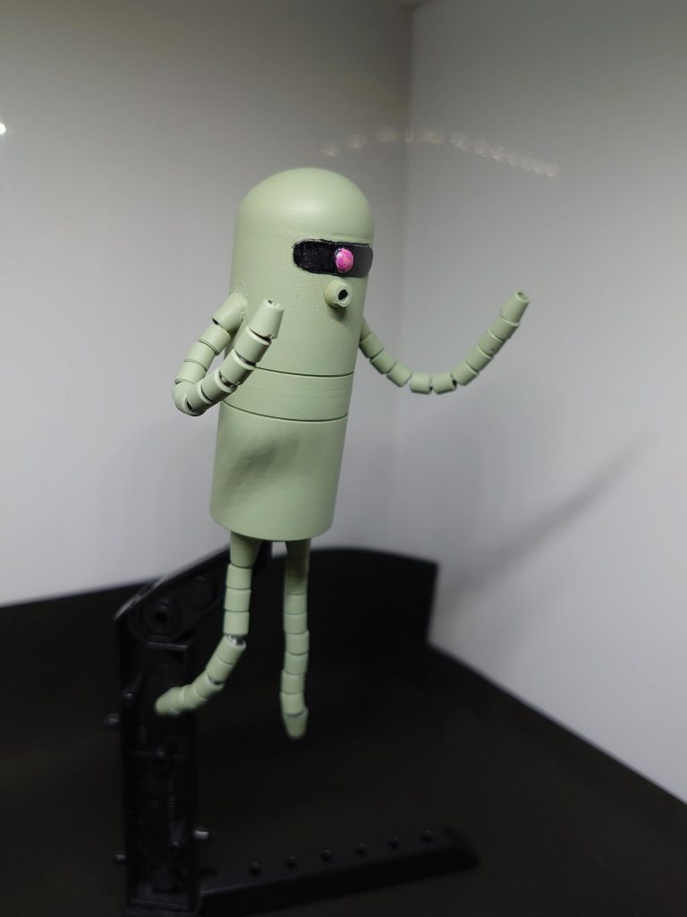 WAVEのタンクとコトブキヤのパイプパーツが主パイプパーツにリード線入れて可動します頭頂部はハイモックの頭部パーツですスジボリは、まだやったことないので細かいディテールは勘弁を………