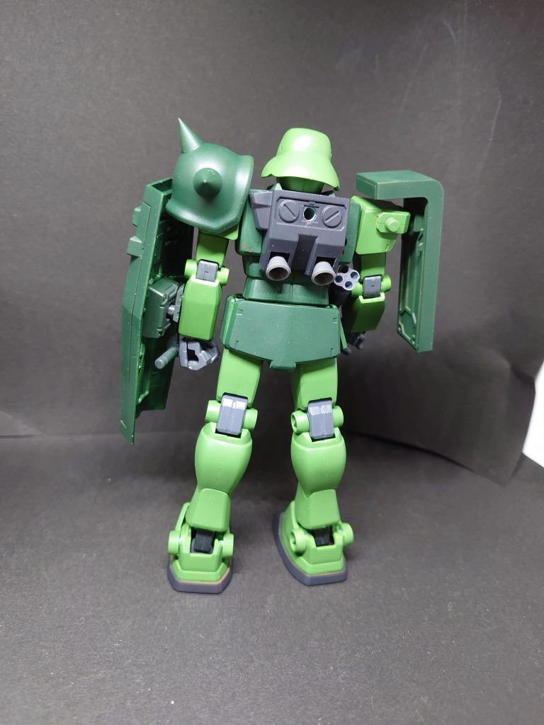 ジムのジオン鹵獲仕様を作ってみましたHGUCジムをベースに肩のスパイクアーマーやザクシールドは余剰パーツから、頭部はザクII改のフリッツヘルムを被せましたあとはザクっぽくグリーン系の濃淡2色で塗装
