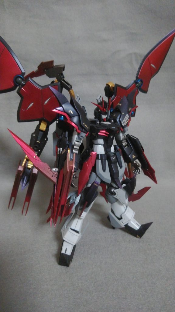 デスサイズのスタイルを変更して頭身を伸ばしたことで、大きな羽や武装のバランスもしっくりきたと思います　スタイル変更前は、追加パーツが大きすぎてチンチクリンでした💦