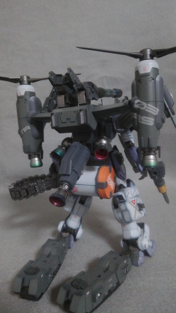 最後に背面です。ましましのバーニアにキャタピラ、サイコーですね(笑)