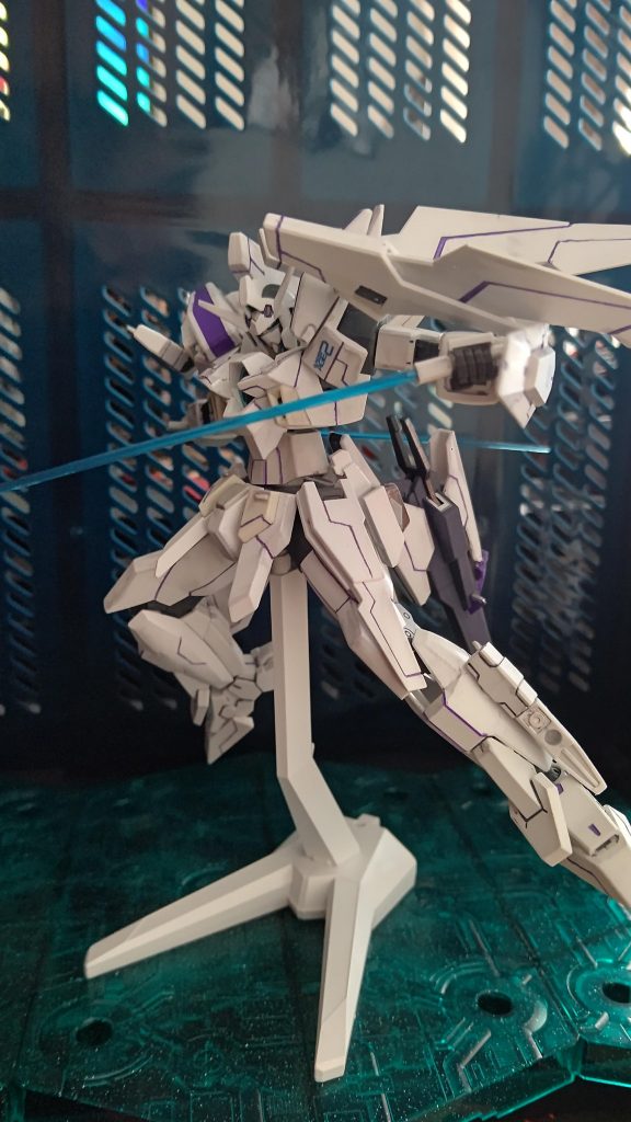 ビームサーベル×2こちらも基本武装です。武装はこの2種のみになります。サーベルパーツは好きなクリアブルーに変更してます。